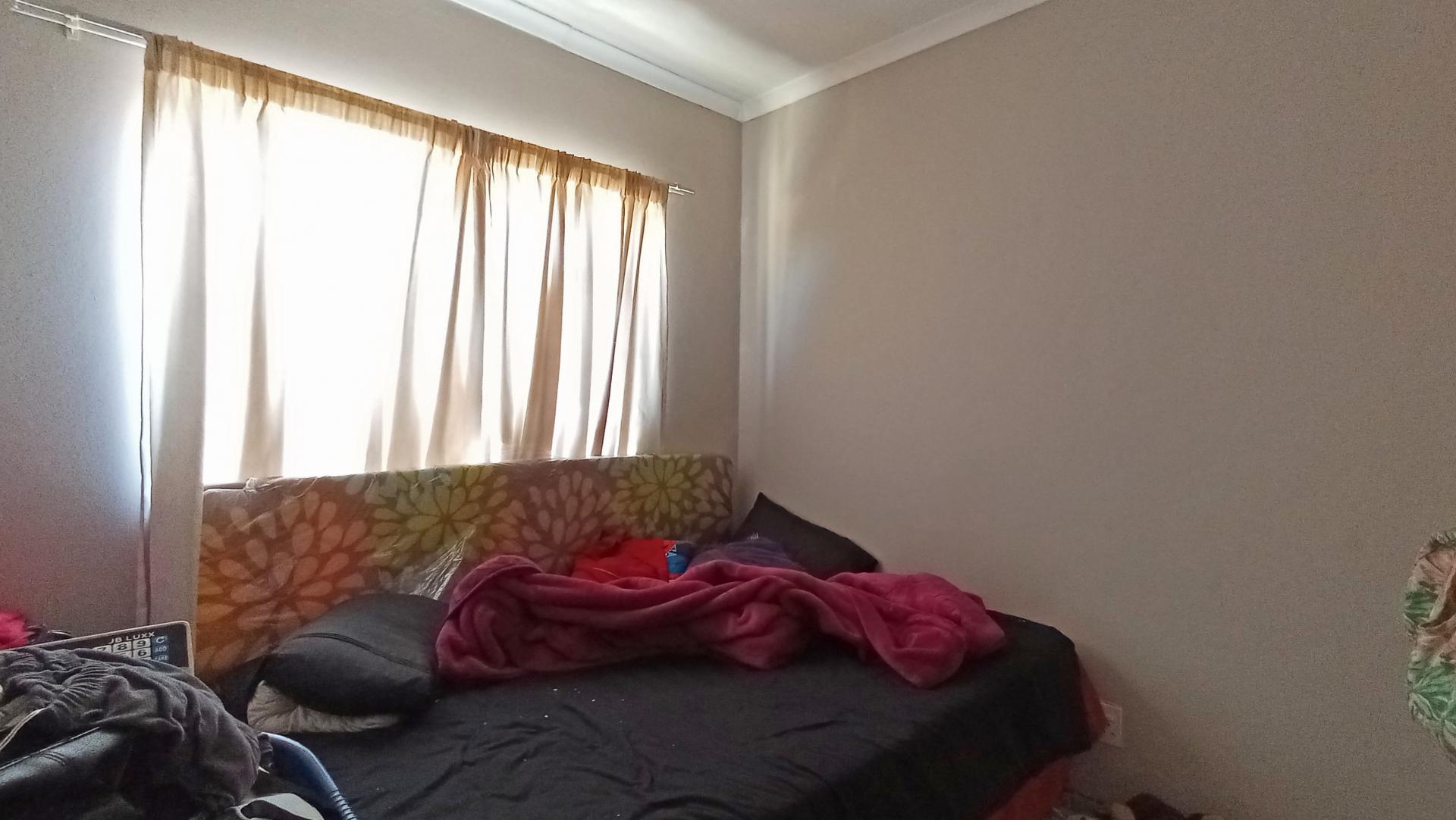 Bed Room 2 - 9 square meters of property in Sagewood