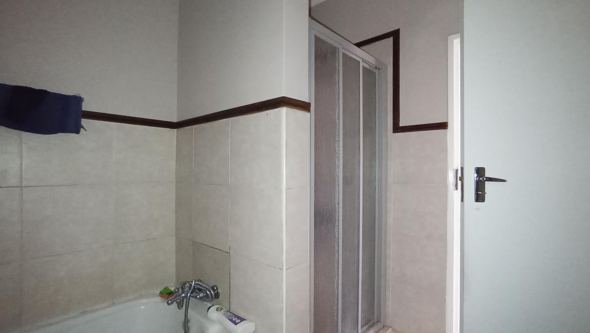 Bathroom 1 - 6 square meters of property in Sagewood