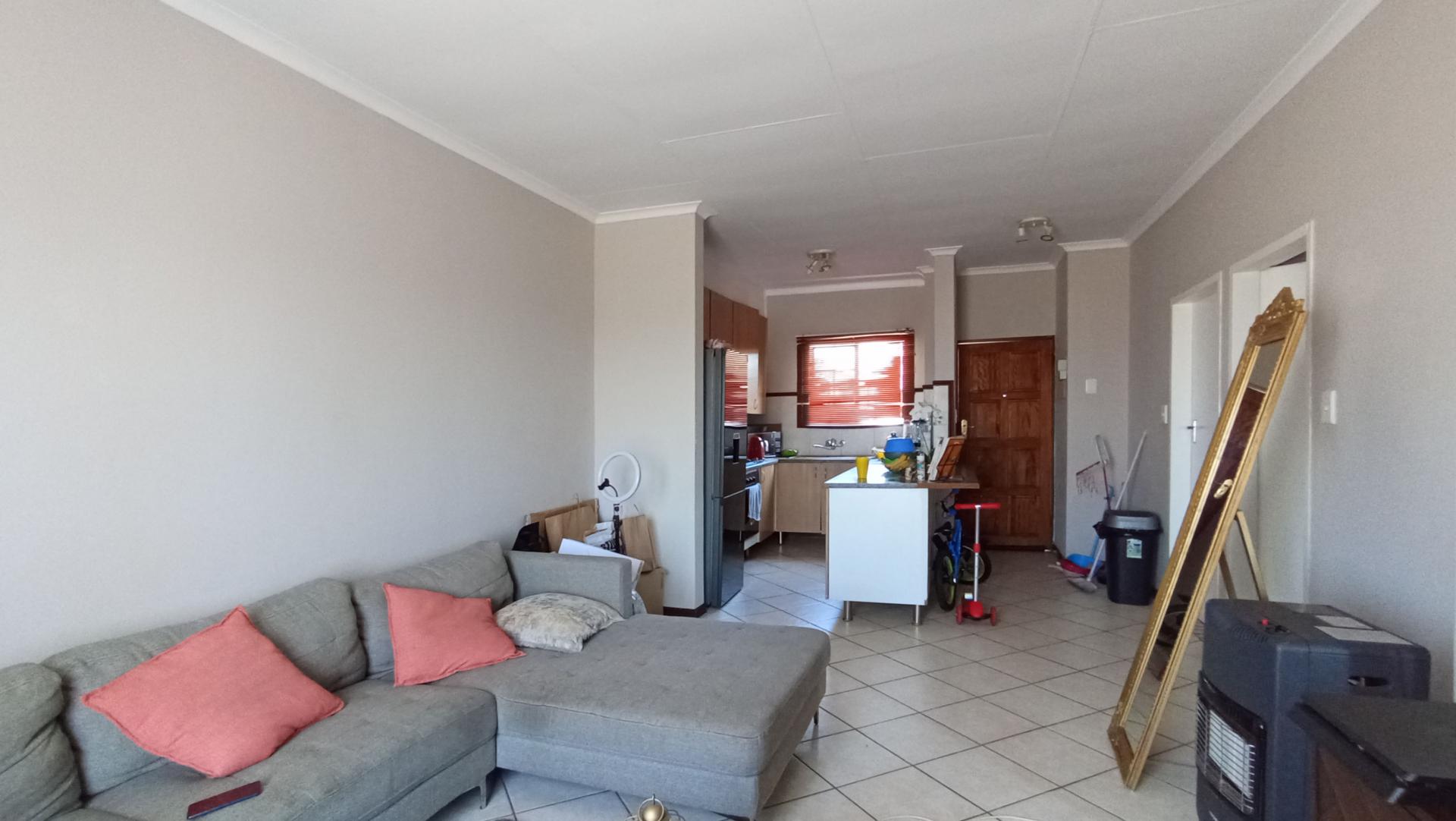 Lounges - 19 square meters of property in Sagewood