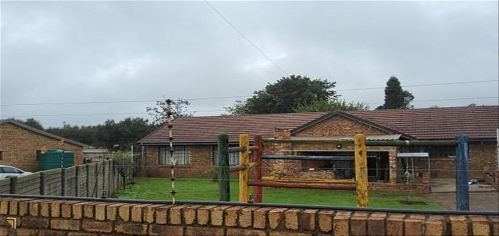 Front View of property in Delmas