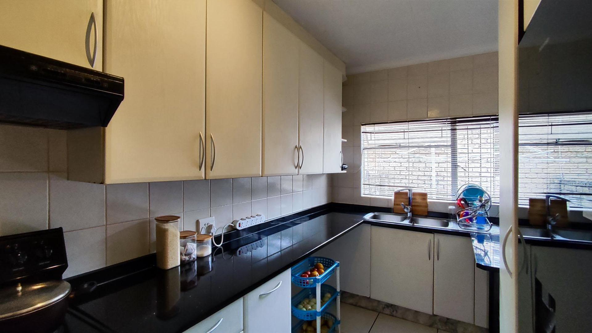 Kitchen - 9 square meters of property in Norkem park