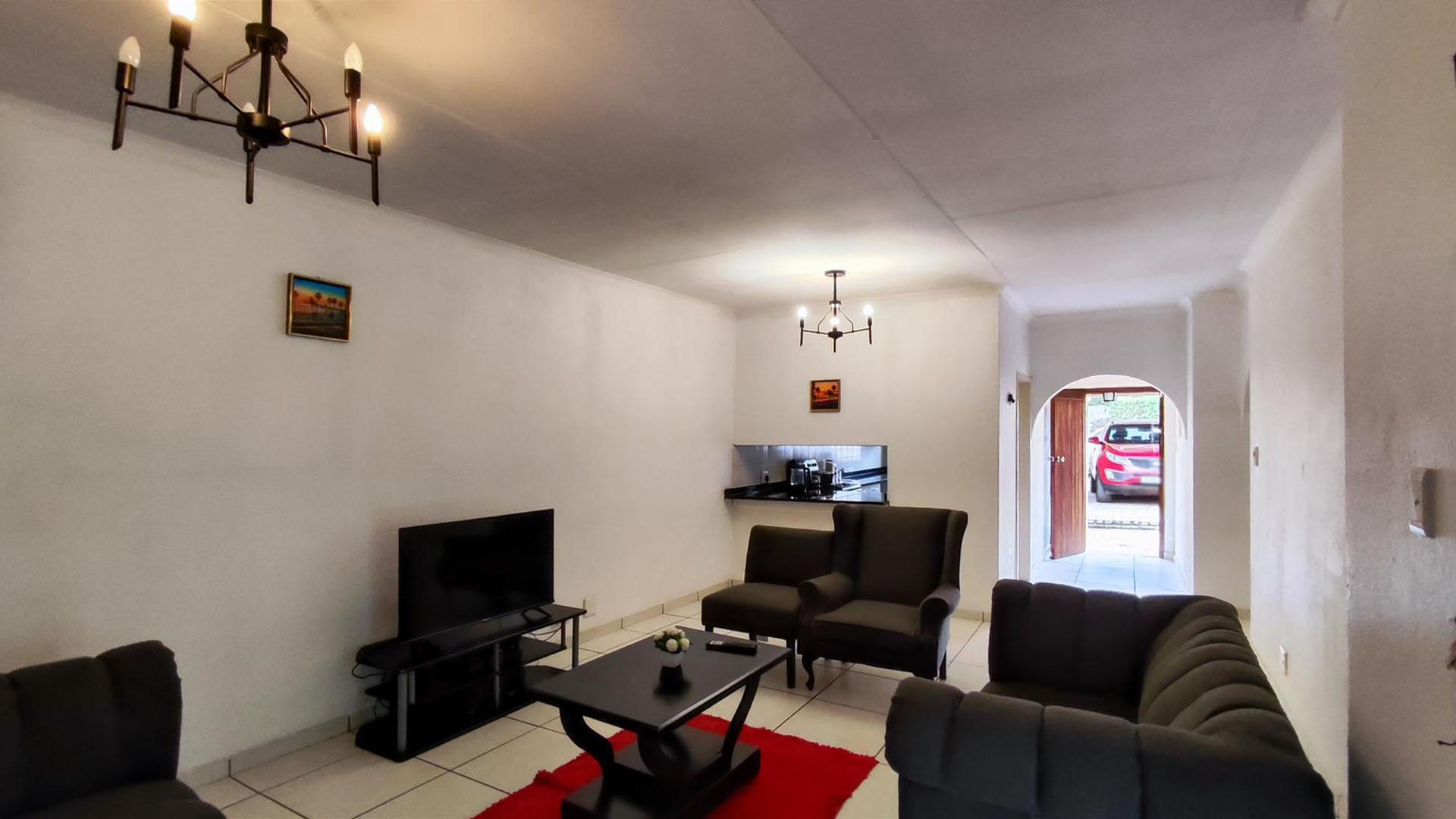 Lounges - 22 square meters of property in Norkem park