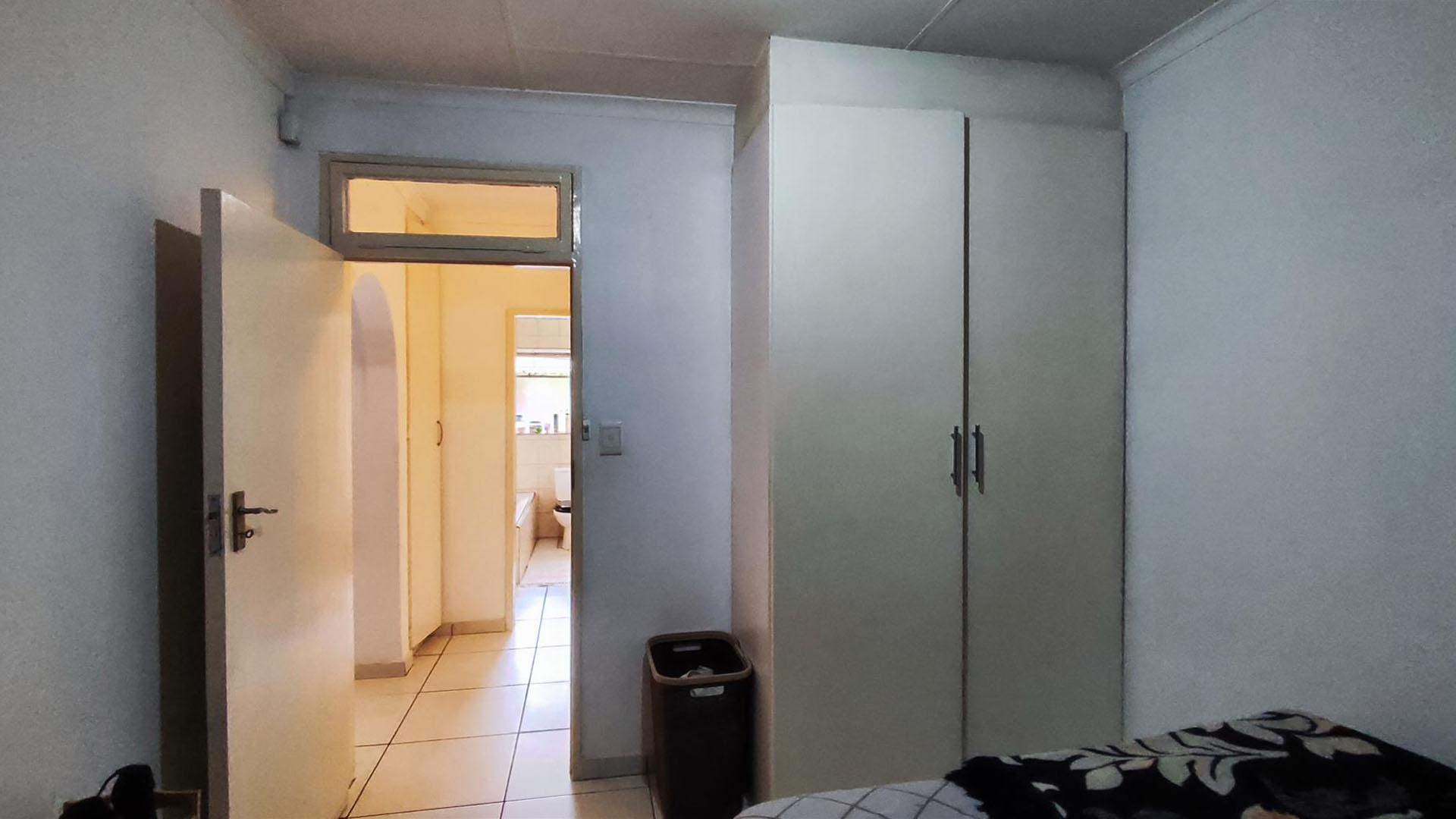 Bed Room 1 - 10 square meters of property in Norkem park