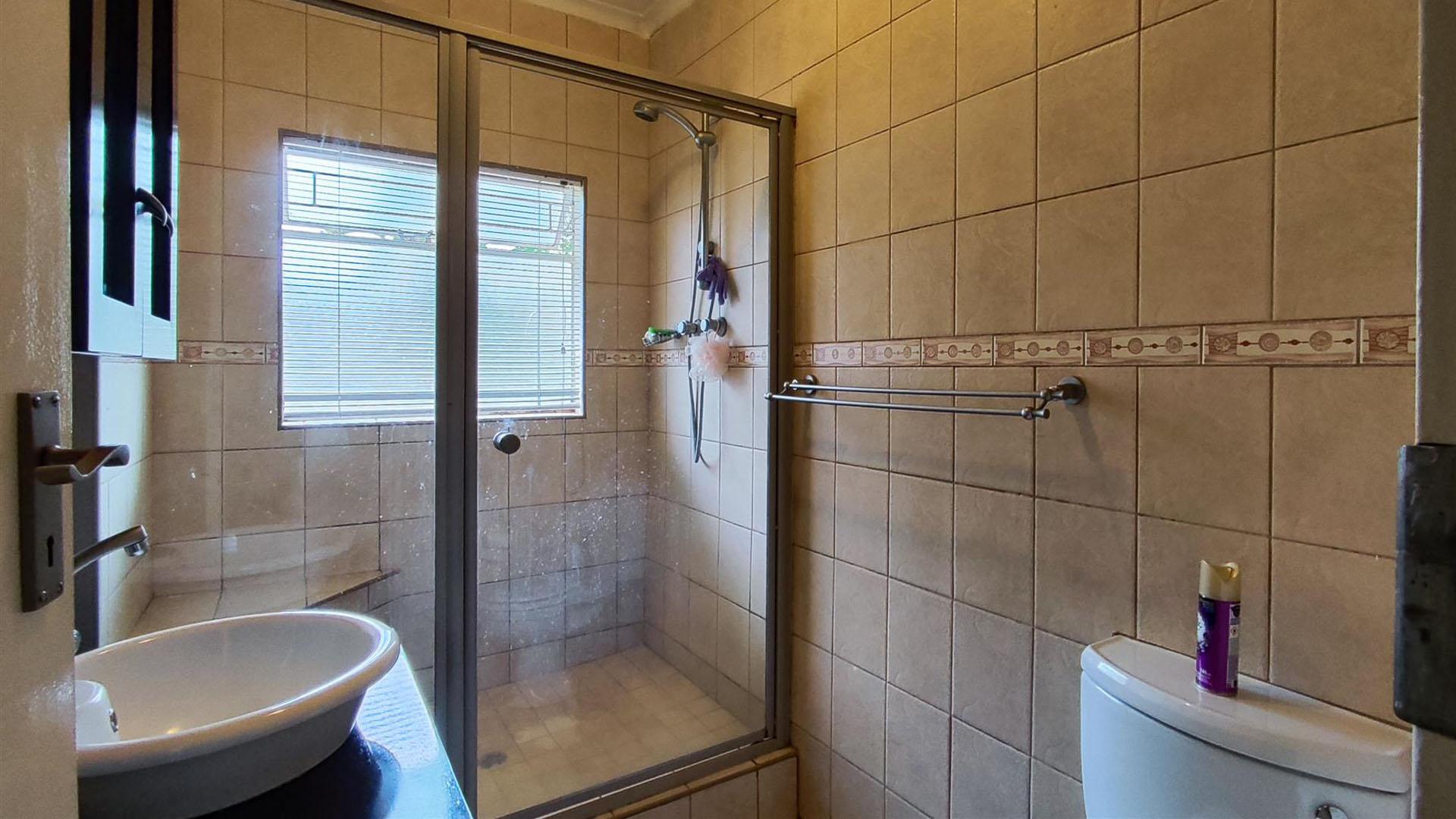 Main Bathroom - 5 square meters of property in Norkem park