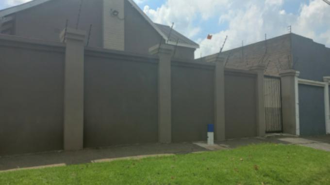 SA Home Loans Sale in Execution 3 Bedroom House for Sale in Newlands - JHB - MR627382