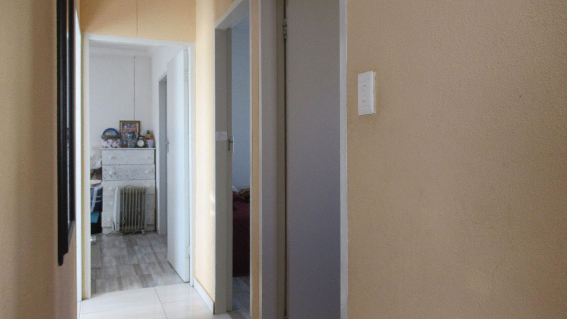 Spaces - 4 square meters of property in Savanna City