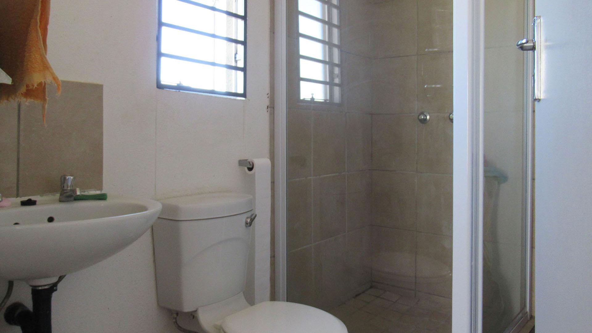 Main Bathroom - 4 square meters of property in Savanna City