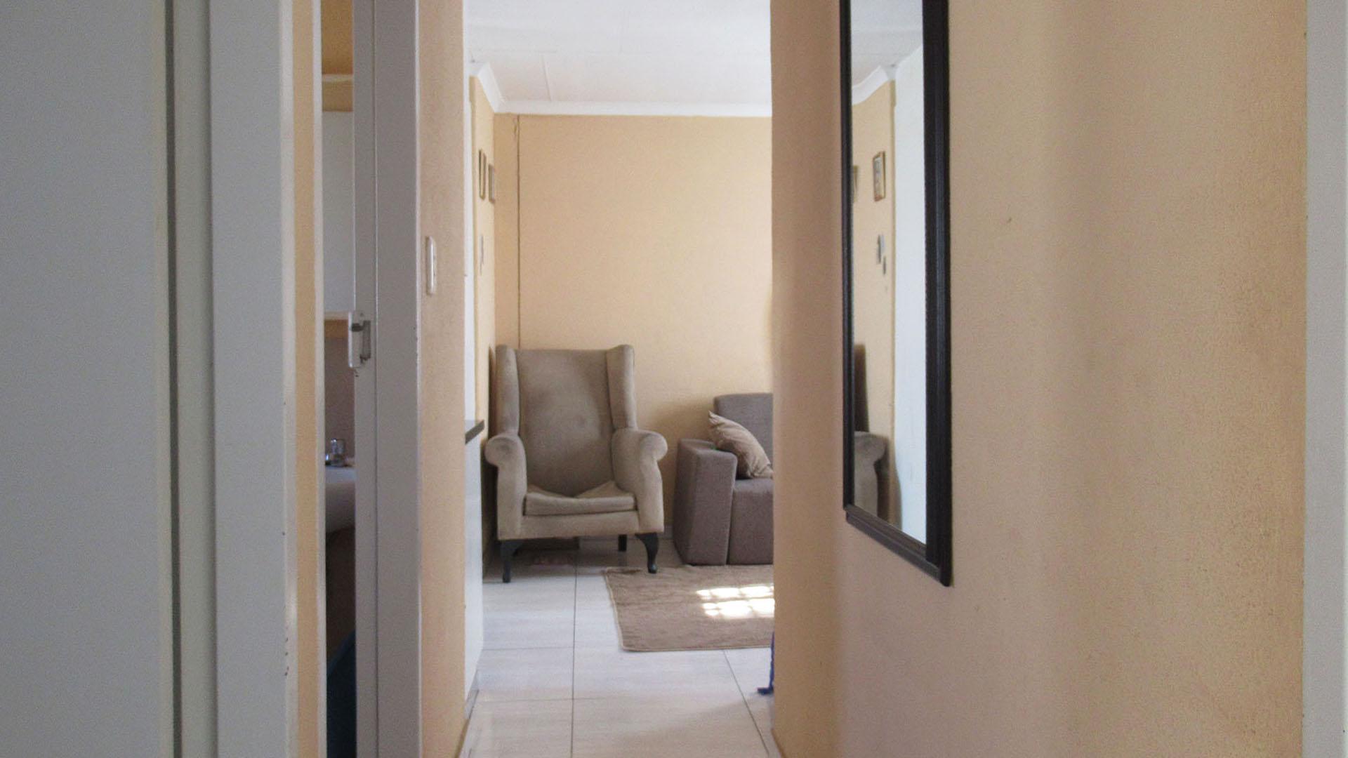 Spaces - 4 square meters of property in Savanna City