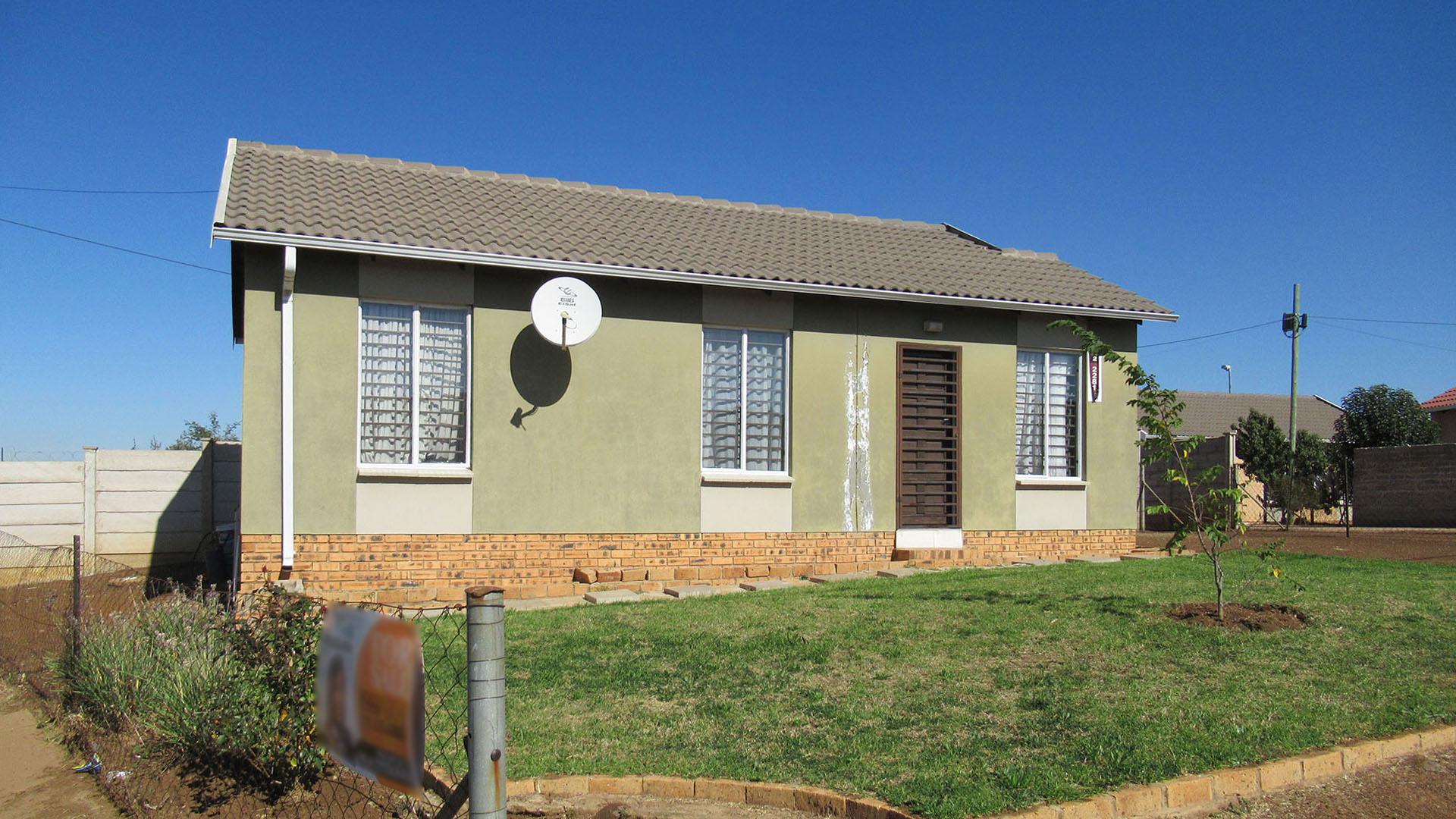 Front View of property in Savanna City