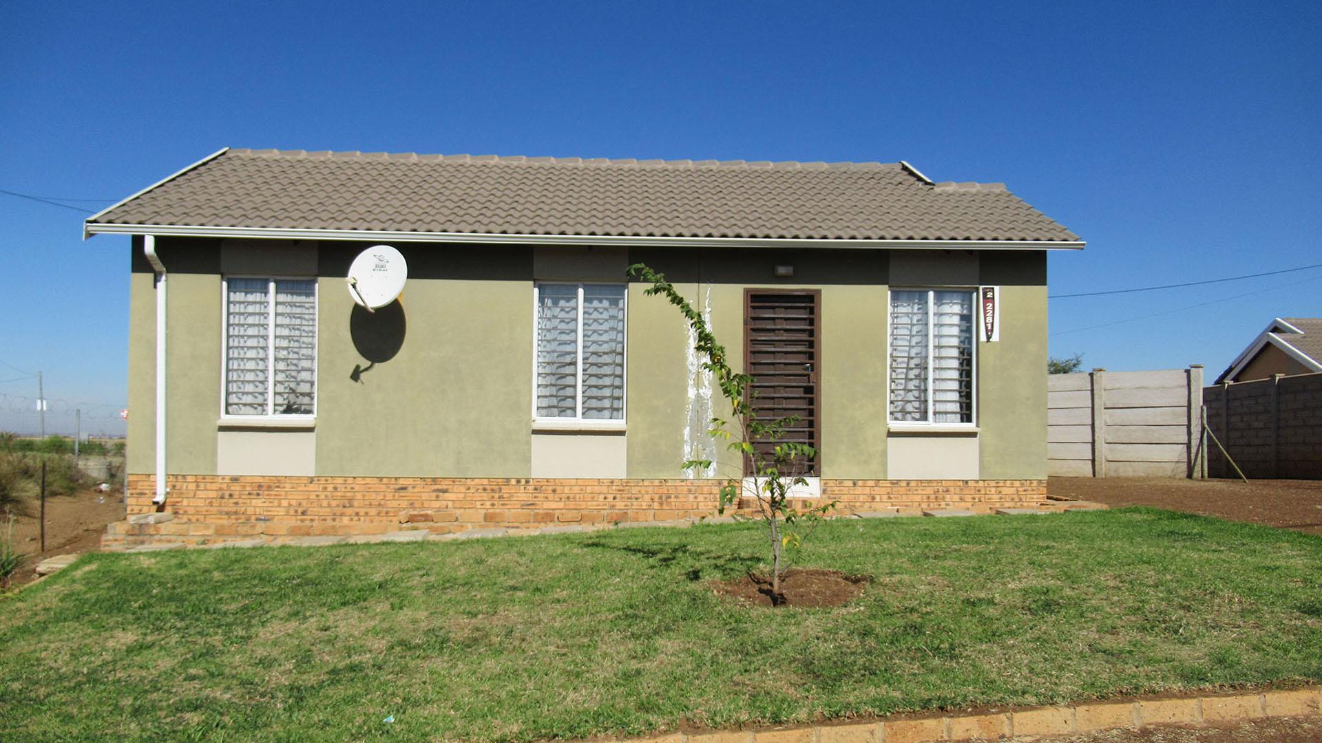 Front View of property in Savanna City