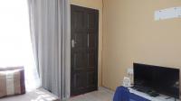 Lounges - 10 square meters of property in Savanna City