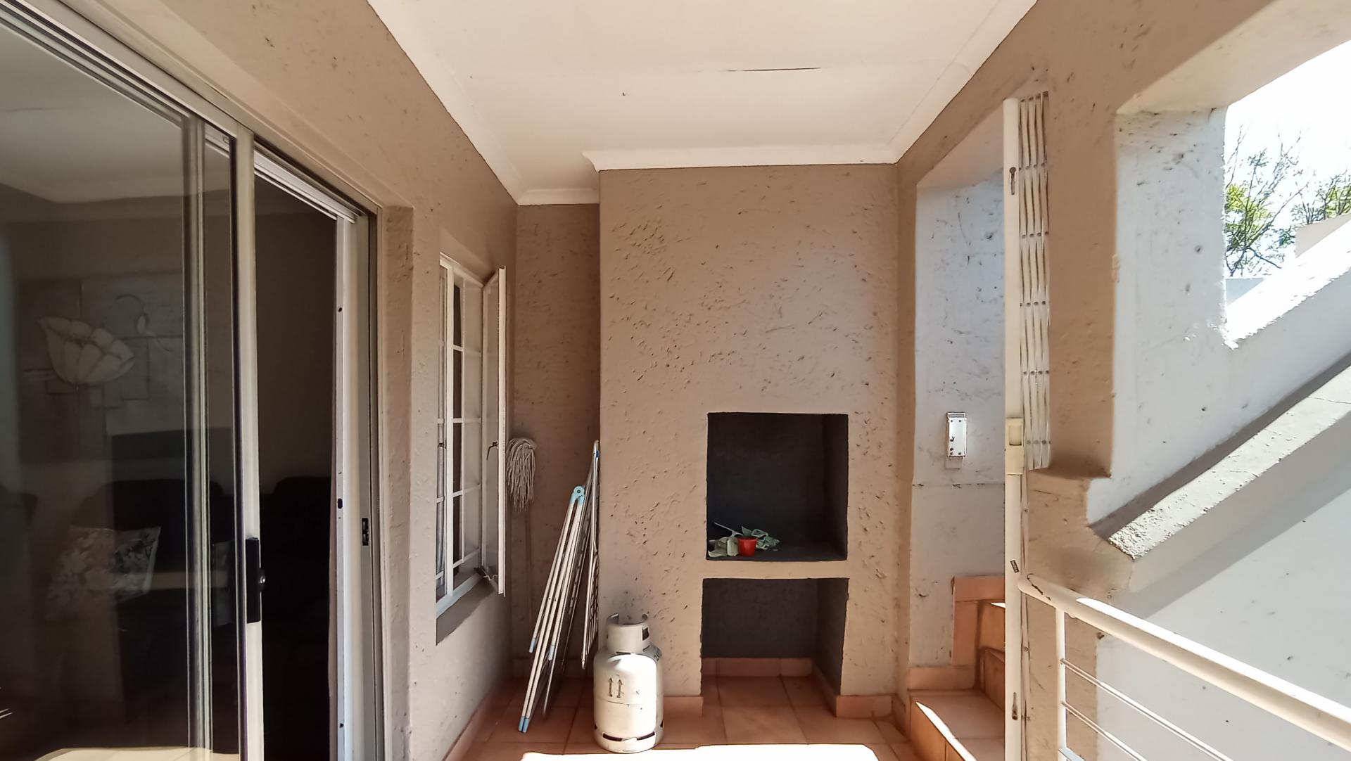 Balcony - 9 square meters of property in Noordhang