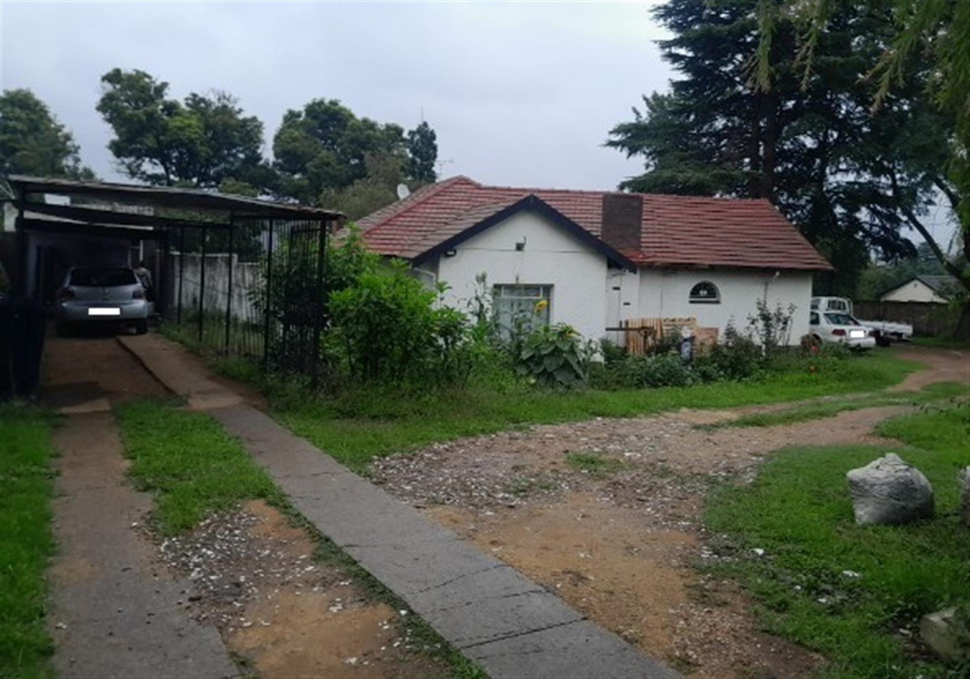 Front View of property in Lombardy East
