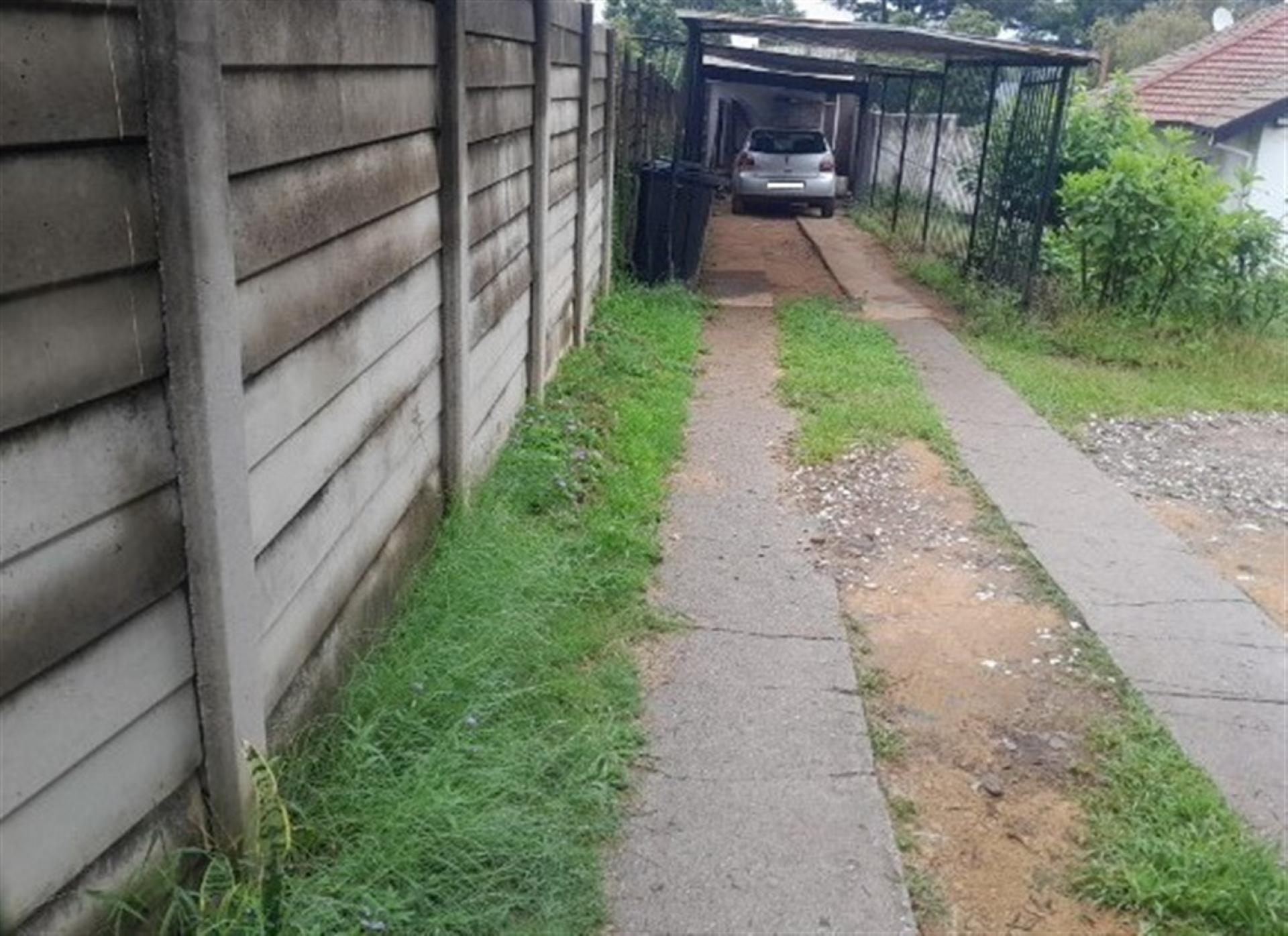 Front View of property in Lombardy East