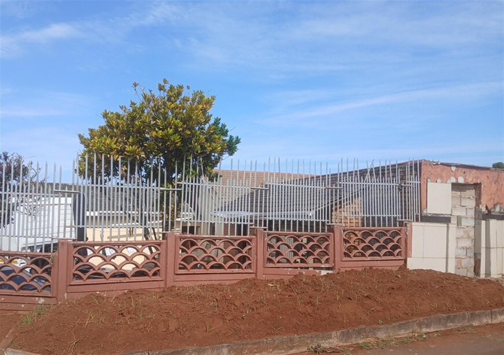 Front View of property in Mobeni East