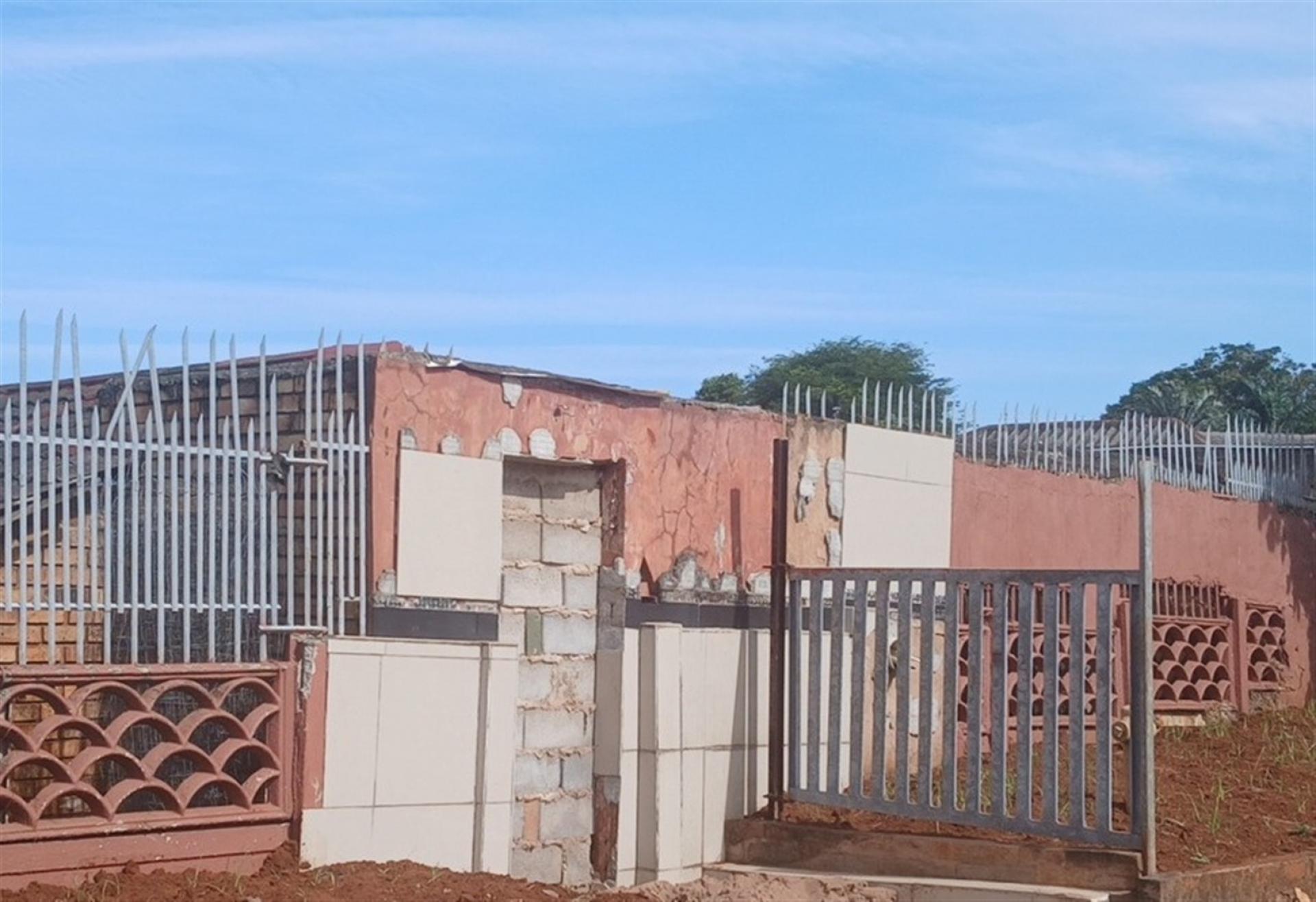 Front View of property in Mobeni East