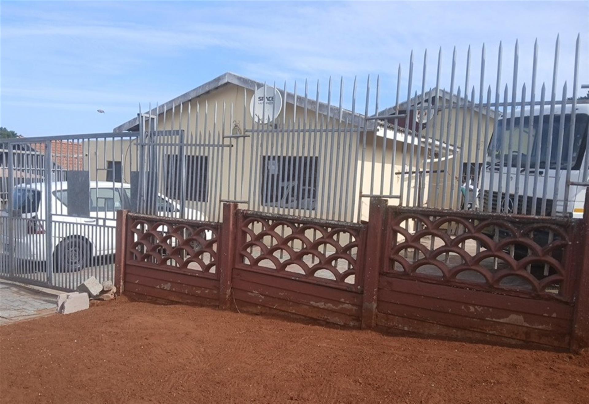 Front View of property in Mobeni East