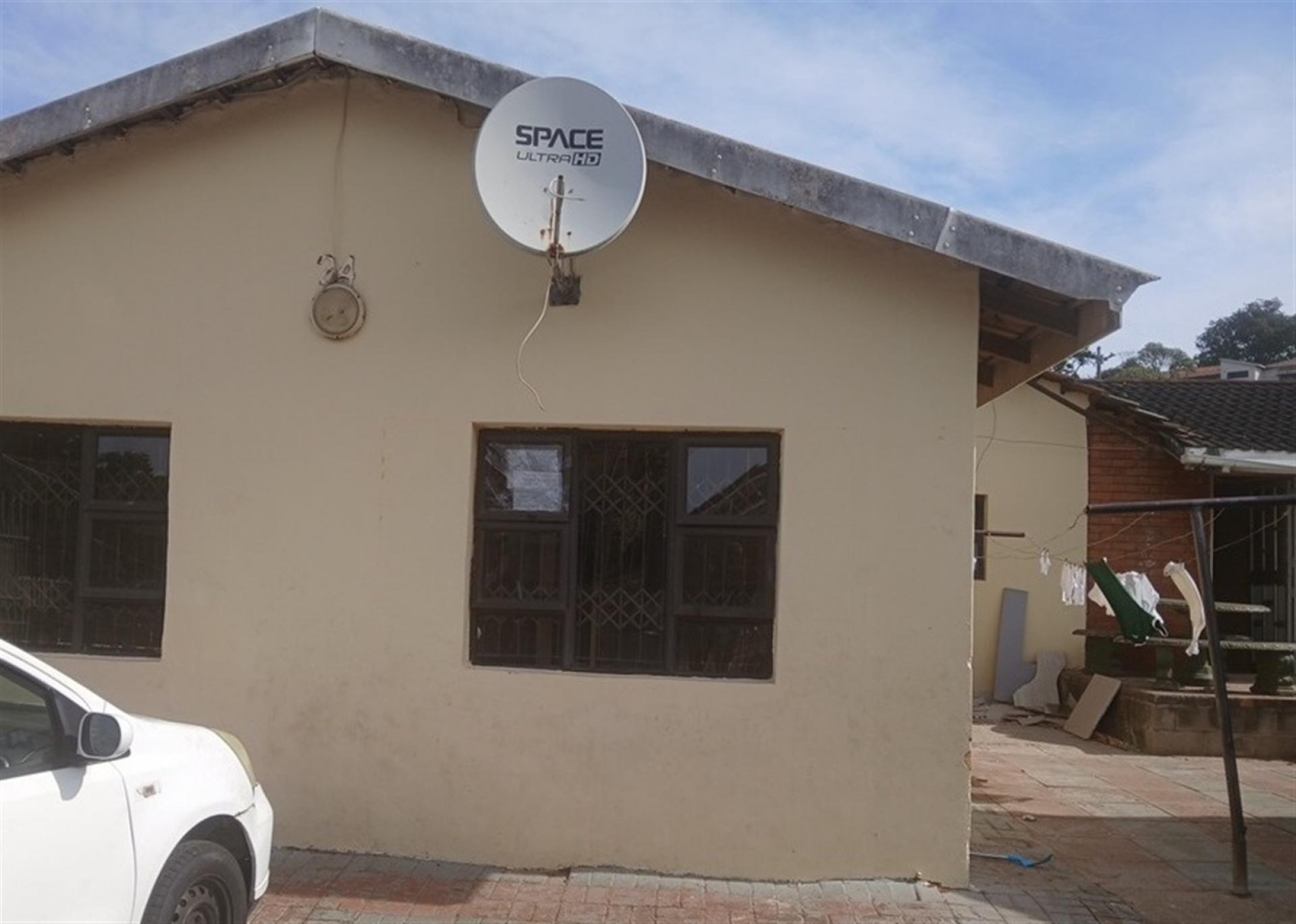 Front View of property in Mobeni East