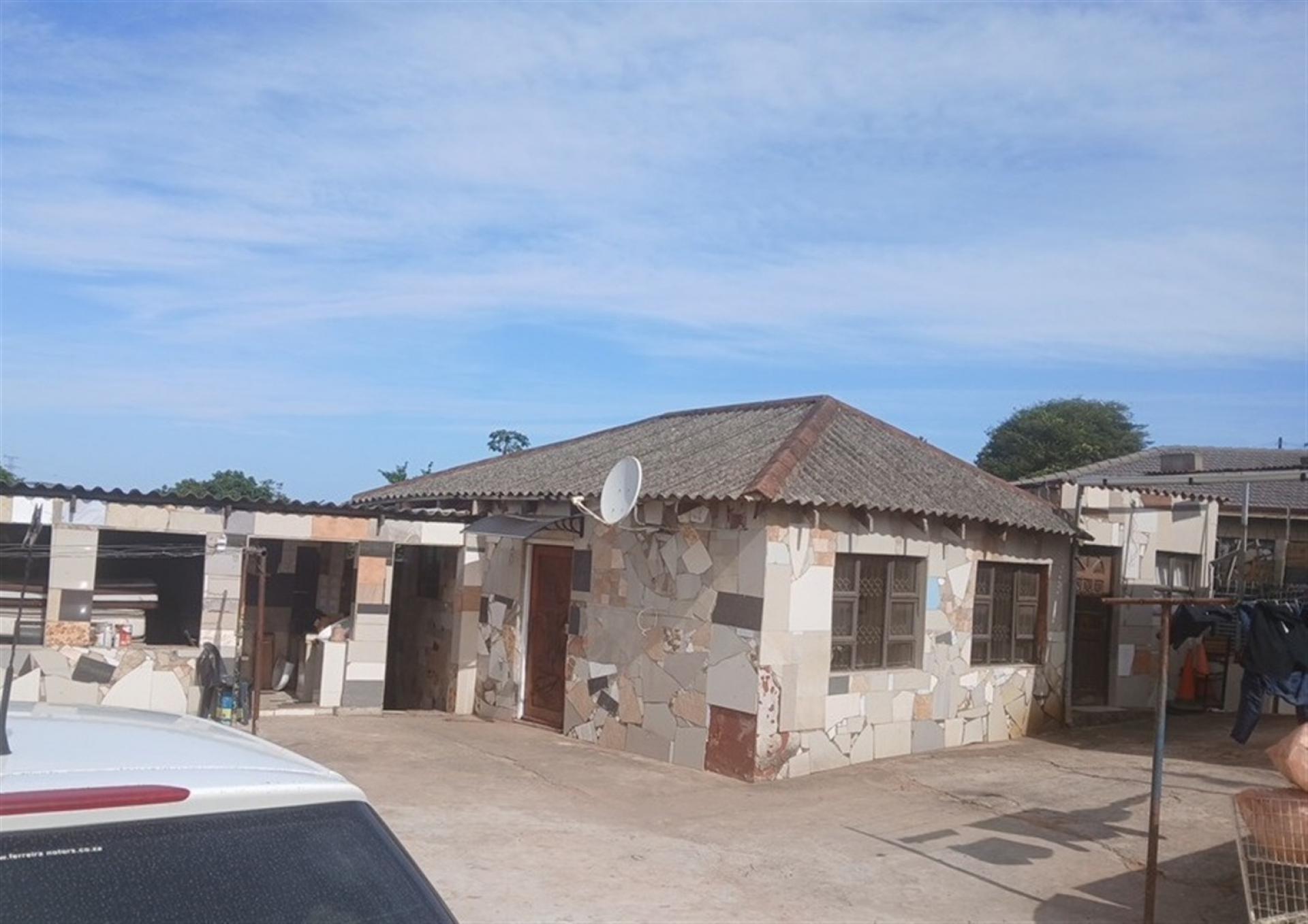Front View of property in Mobeni East