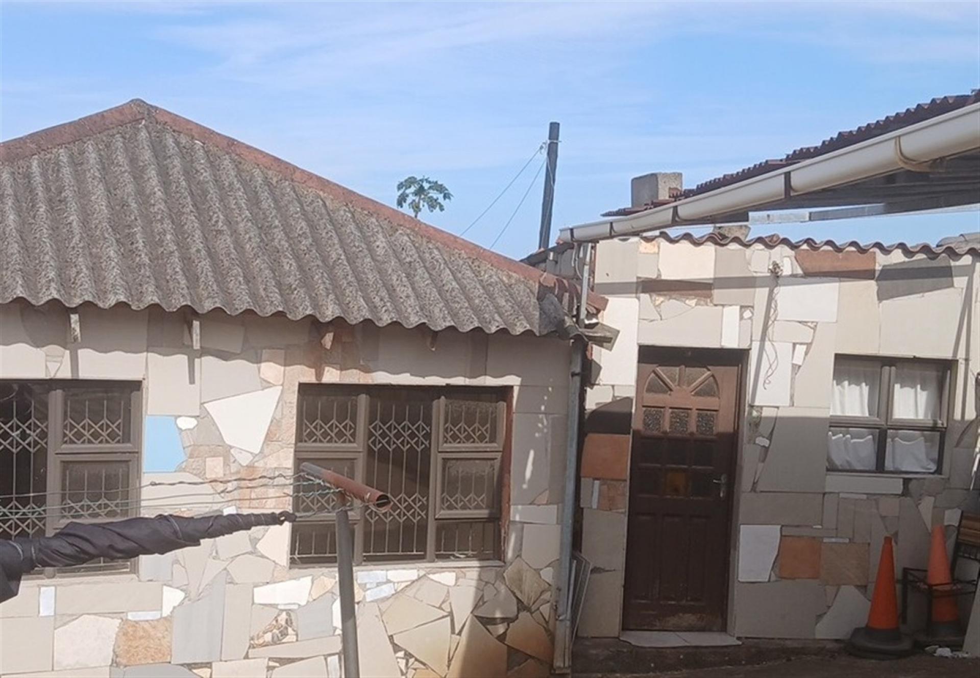 Front View of property in Mobeni East