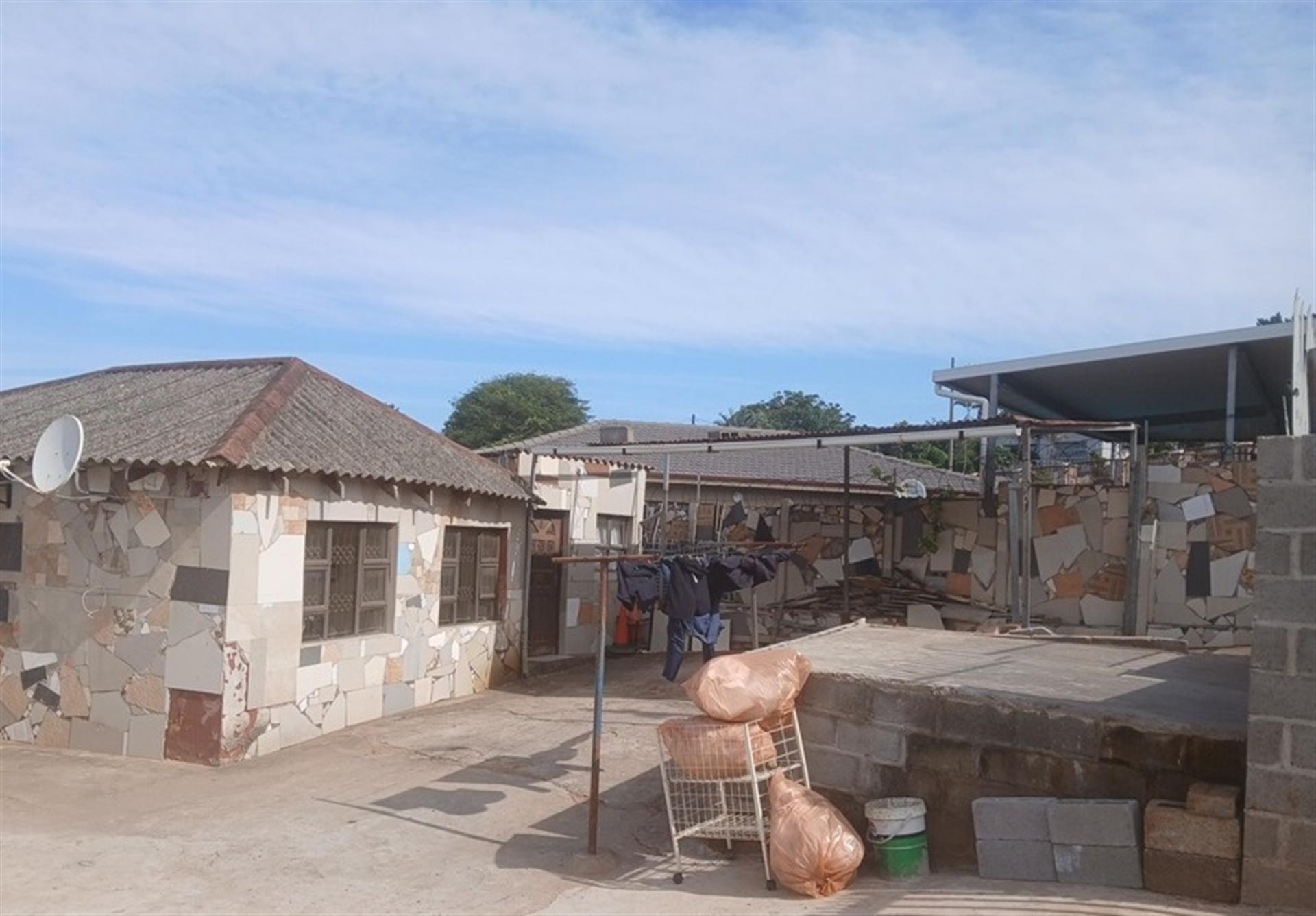 Front View of property in Mobeni East