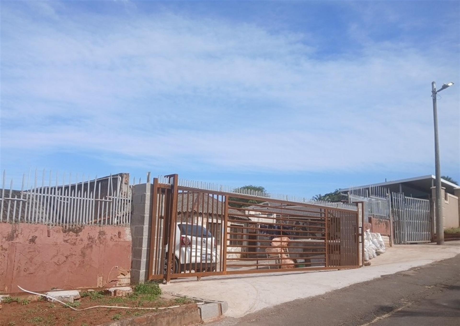 Front View of property in Mobeni East