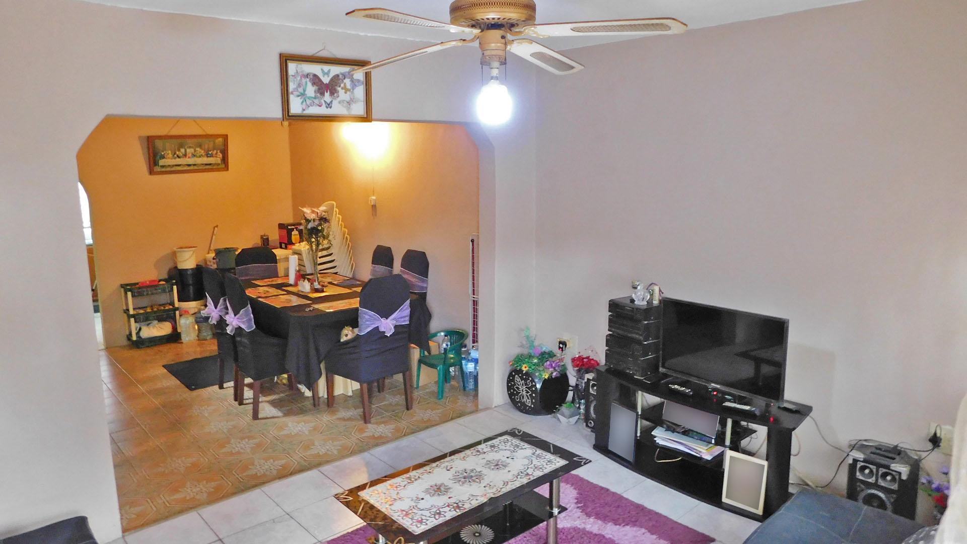 Lounges - 14 square meters of property in Chatsworth - KZN