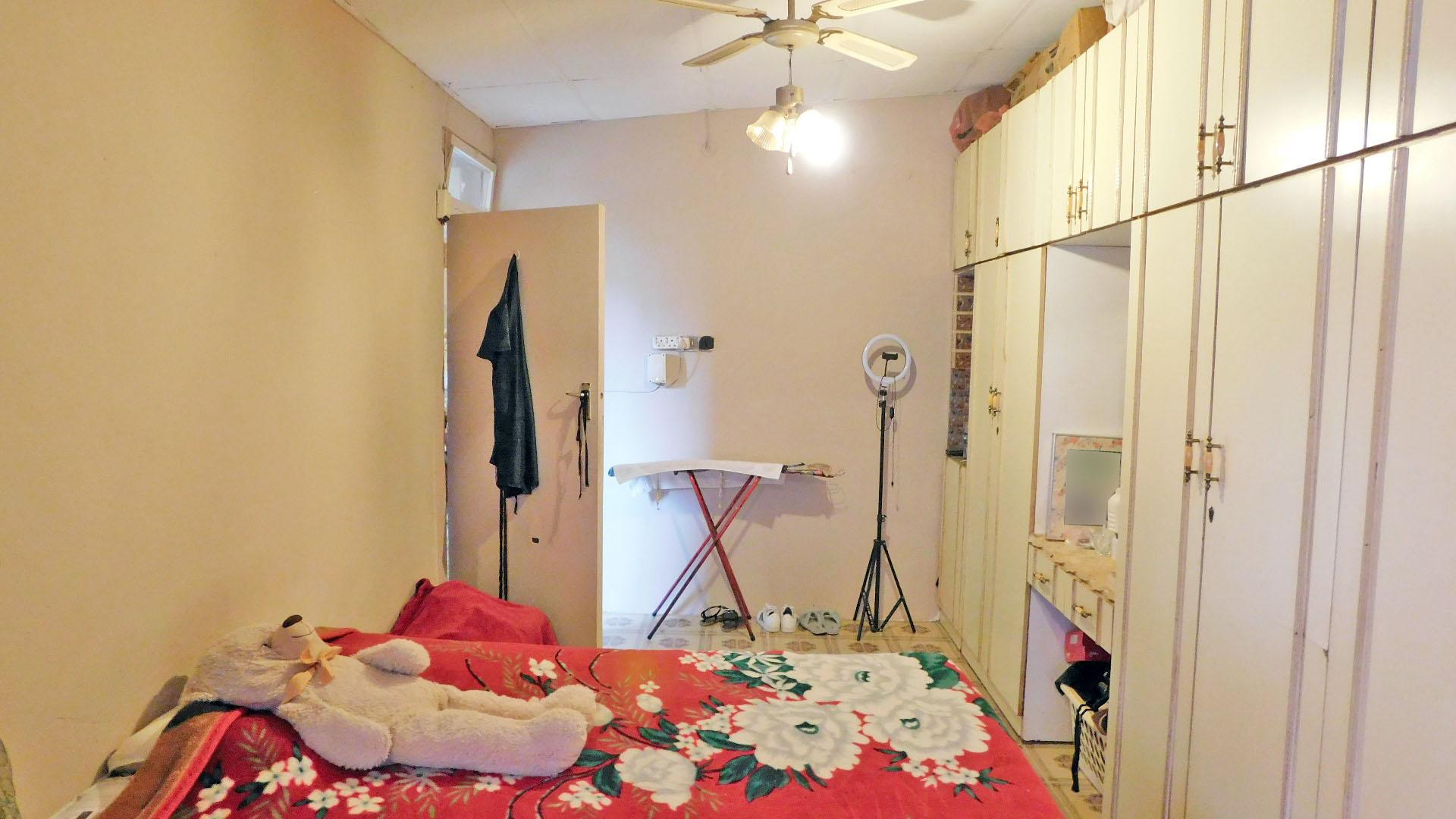 Bed Room 2 - 16 square meters of property in Chatsworth - KZN