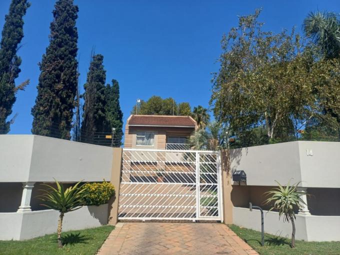 6 Bedroom House for Sale For Sale in Parkhill Gardens - MR627596