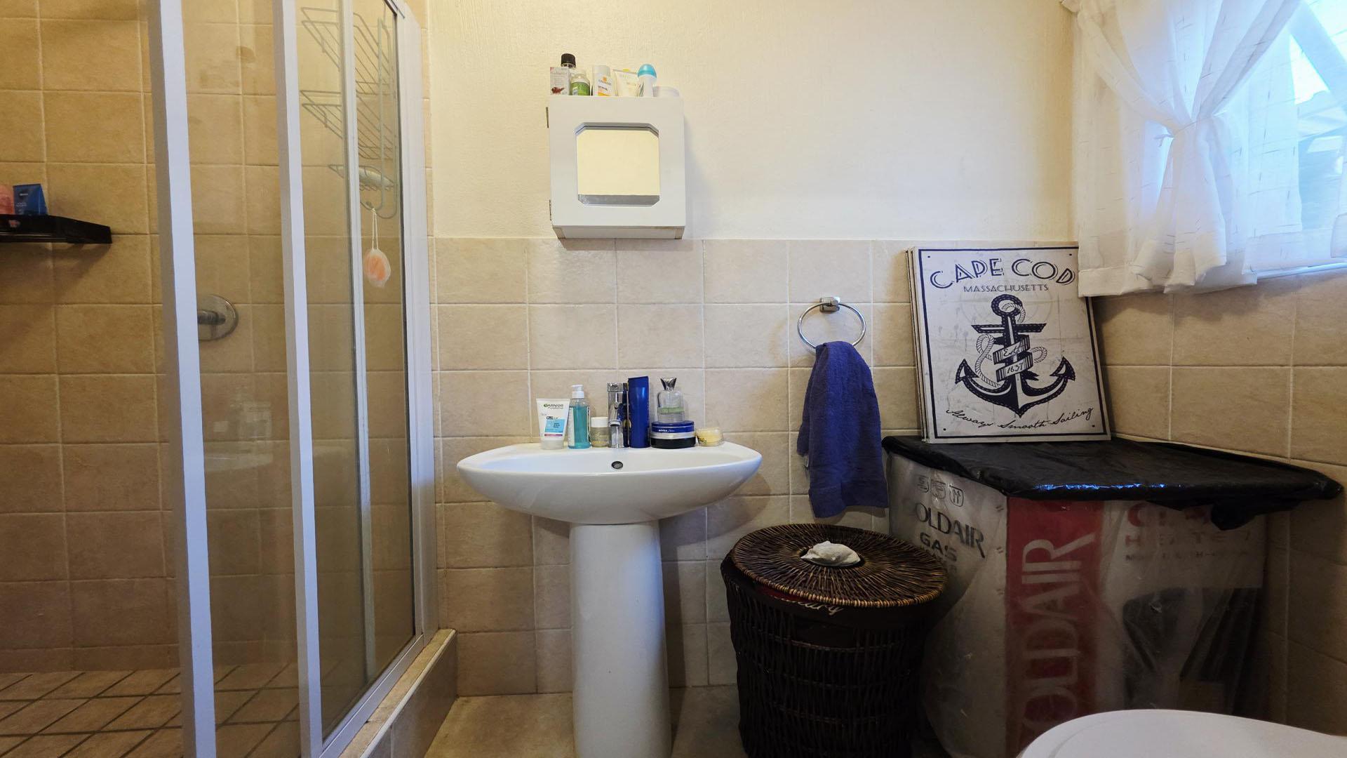Main Bathroom - 2 square meters of property in Northwold