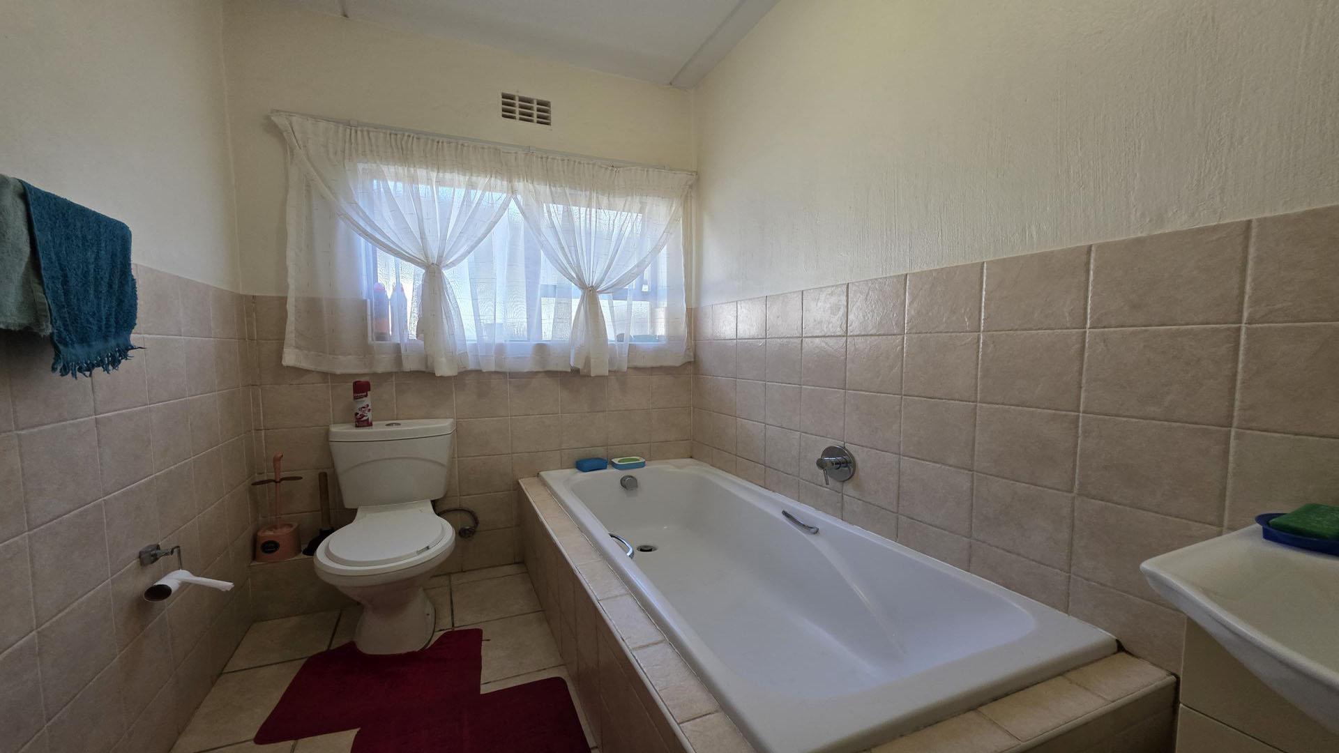 Bathroom 1 - 5 square meters of property in Northwold