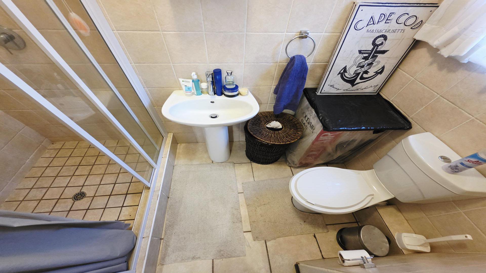 Main Bathroom - 2 square meters of property in Northwold