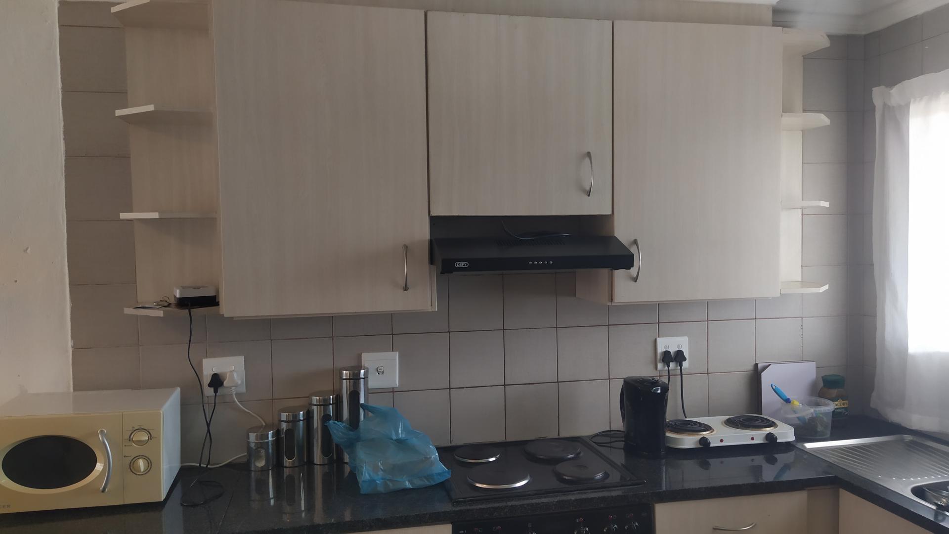 Kitchen of property in Florida Park