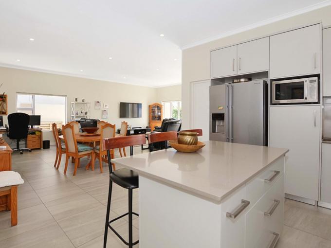 3 Bedroom House for Sale For Sale in The Sandown - MR627865