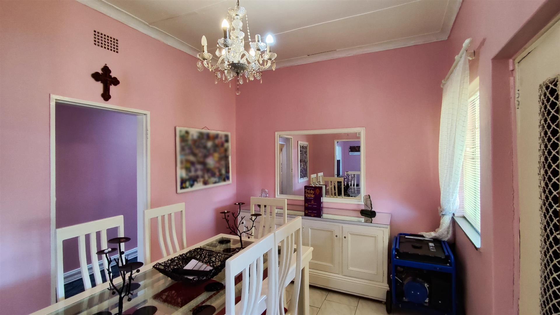 Dining Room - 15 square meters of property in Primrose Hill