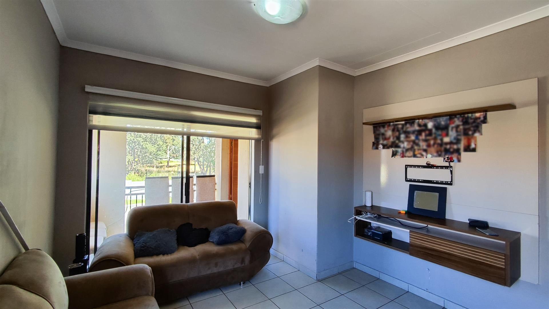 Lounges - 14 square meters of property in Brakpan