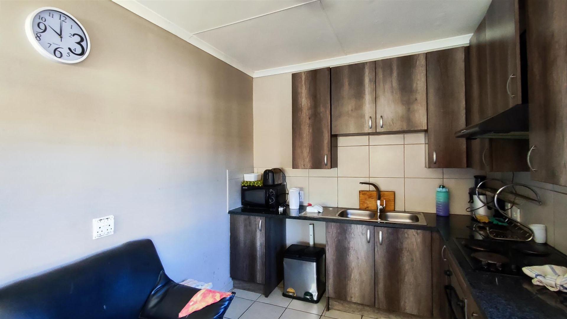Kitchen - 11 square meters of property in Brakpan