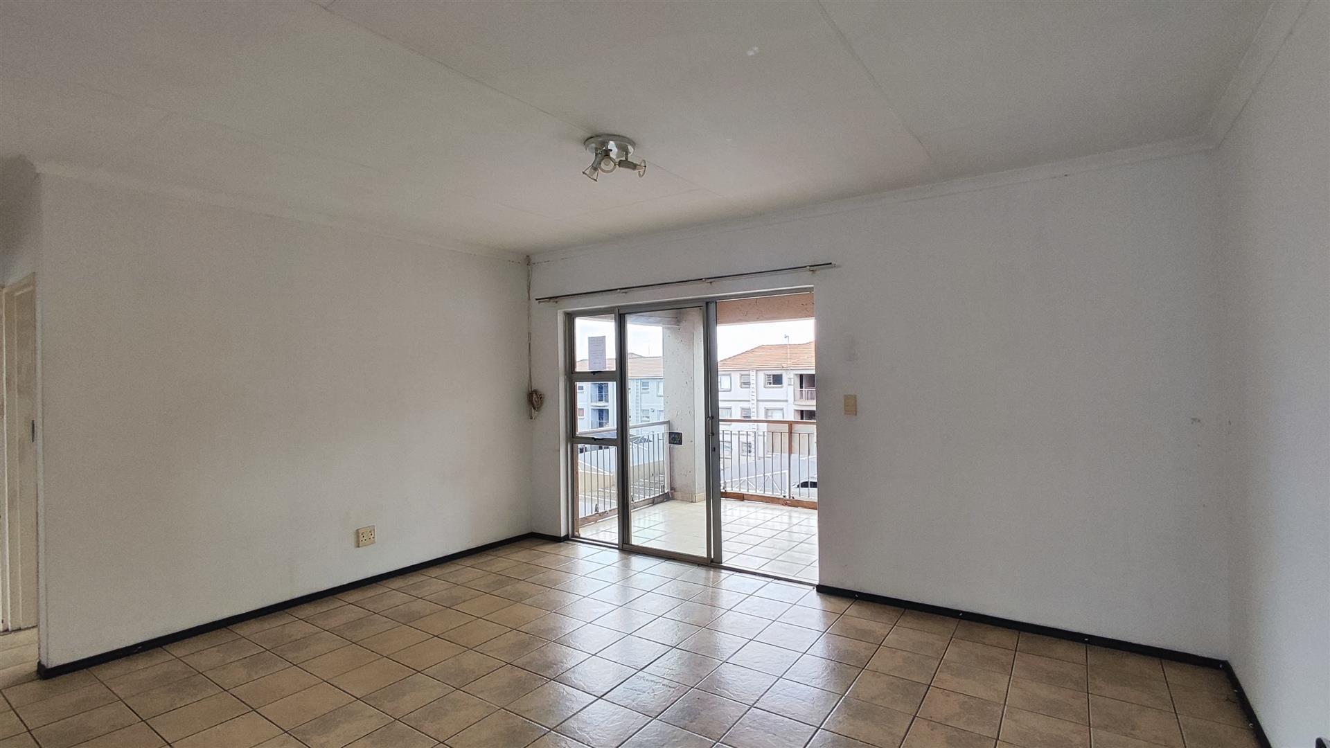 Lounges - 23 square meters of property in Bardene