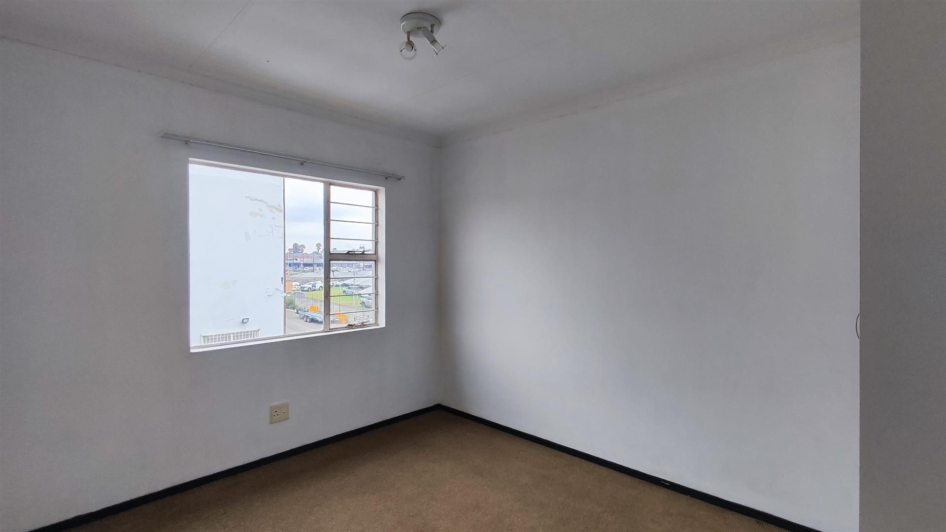 Bed Room 1 - 13 square meters of property in Bardene