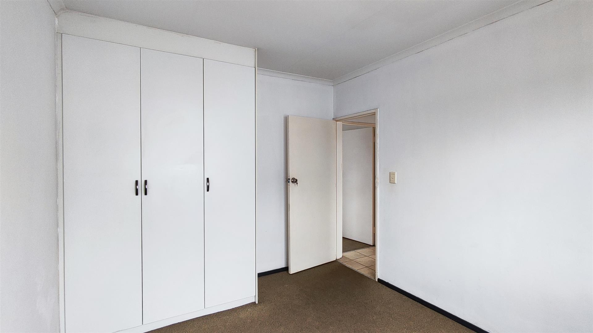 Bed Room 1 - 13 square meters of property in Bardene