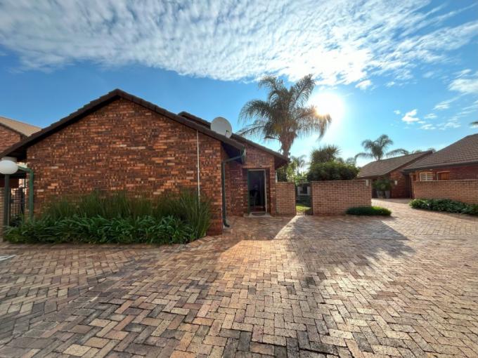 2 Bedroom Simplex for Sale For Sale in Highveld - MR628114