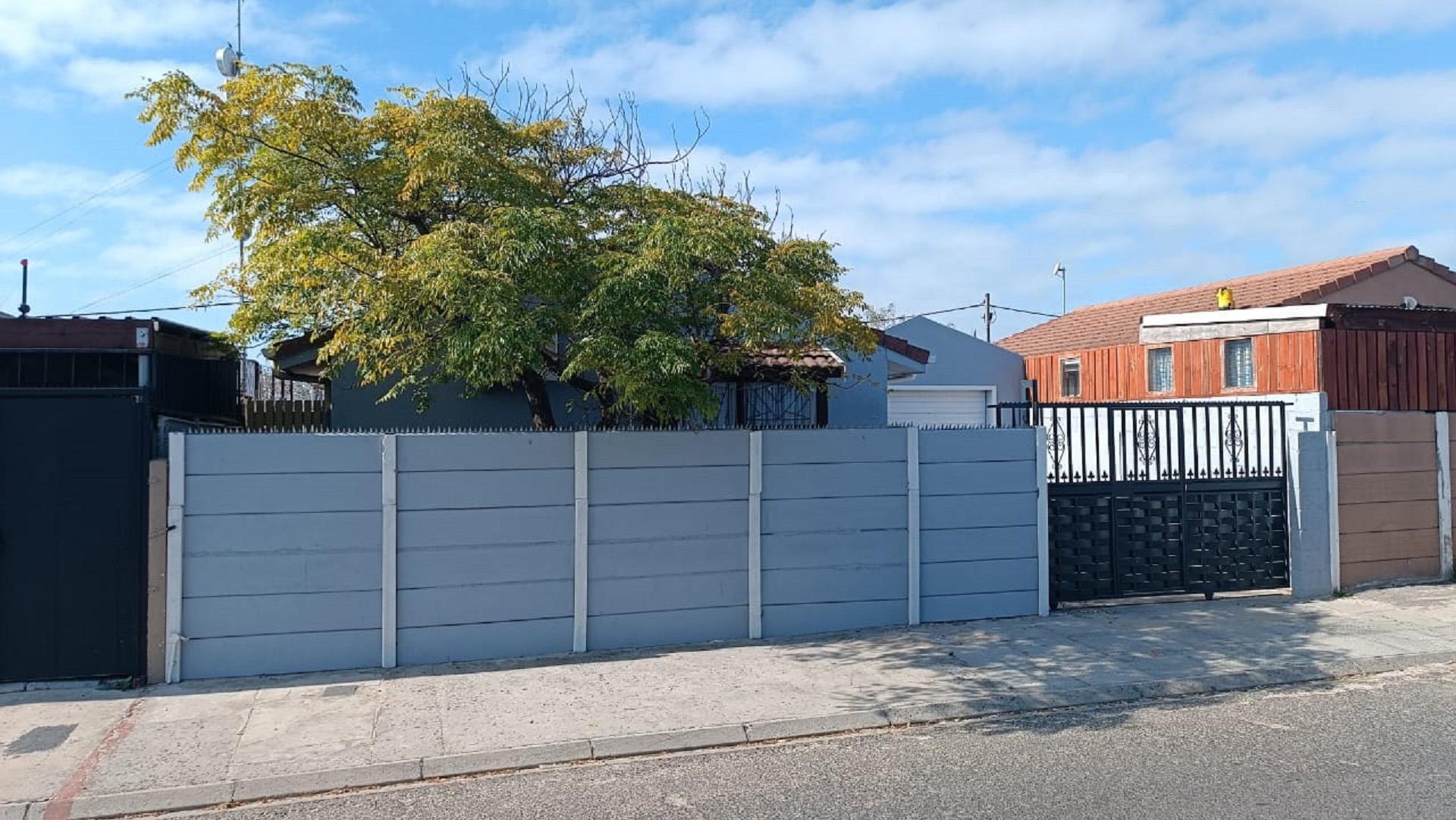 Front View of property in Delft