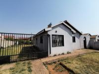 3 Bedroom 1 Bathroom House for Sale for sale in Lenasia South