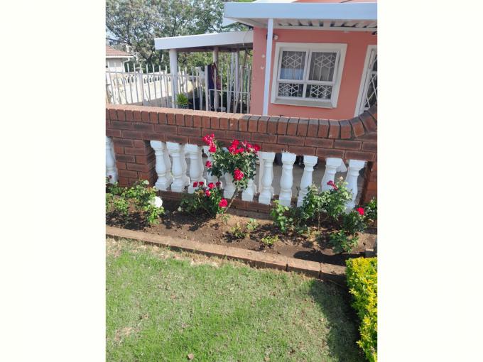 2 Bedroom House for Sale For Sale in Newlands East - MR628170