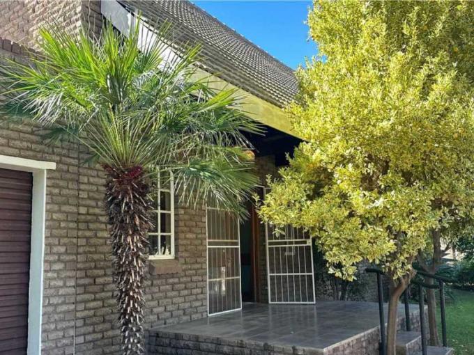 4 Bedroom House for Sale For Sale in Upington - MR628181