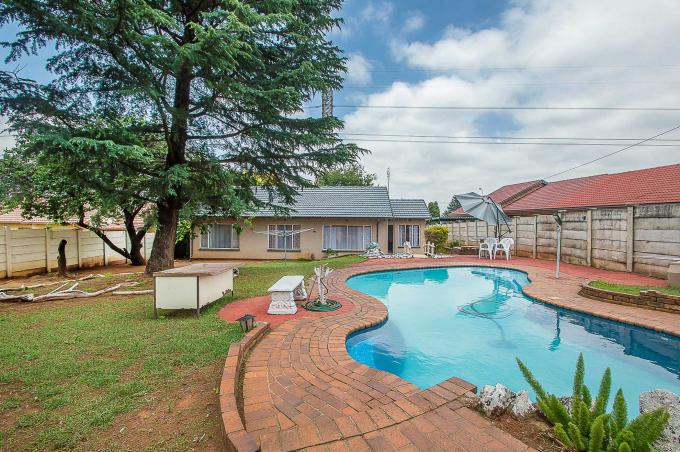 4 Bedroom House for Sale For Sale in Witpoortjie - MR628258