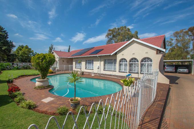 4 Bedroom House for Sale For Sale in Fleurhof - MR628390