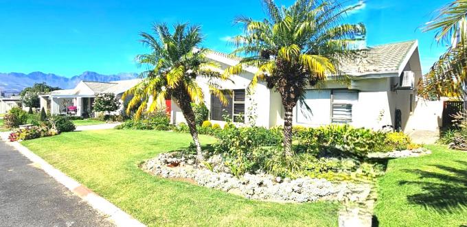 2 Bedroom House for Sale For Sale in Paarl - MR628558