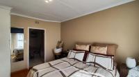 Bed Room 1 - 15 square meters of property in Van Riebeeckpark