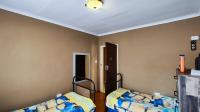 Bed Room 2 - 14 square meters of property in Van Riebeeckpark